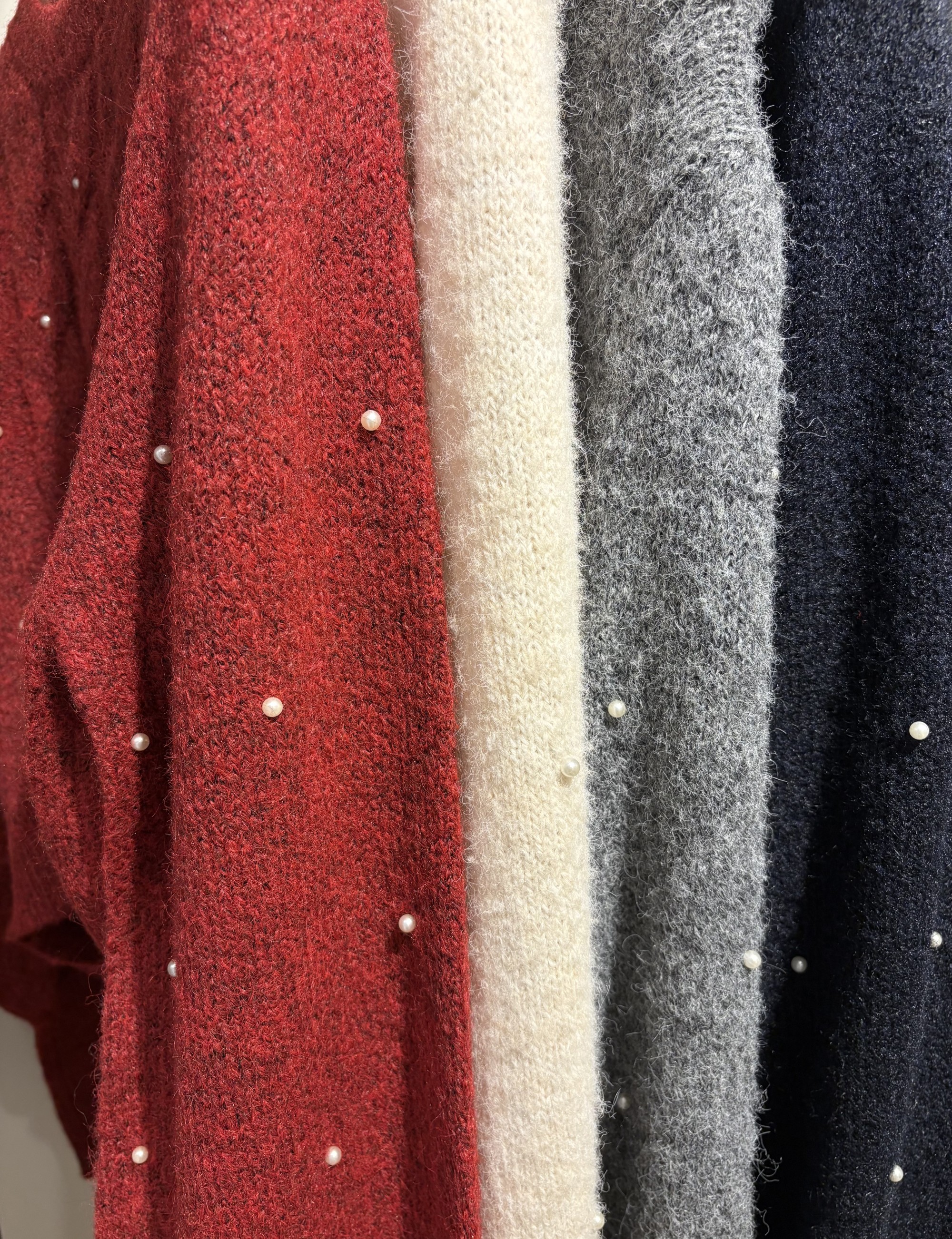 パール付きニットのご紹介🧶