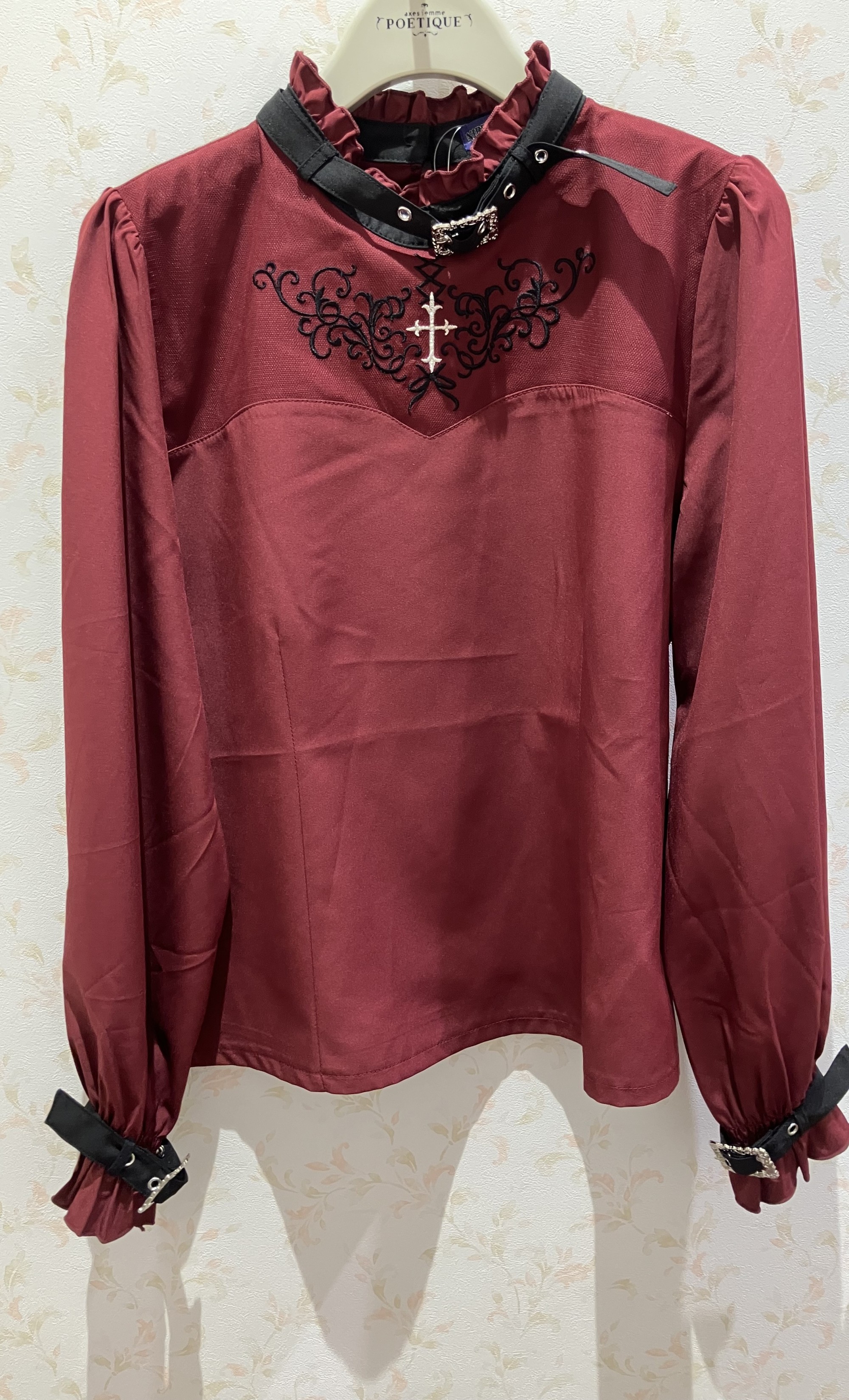 〘ベルト&刺繍が華やか〙ベルトデザイン刺繍ブラウス