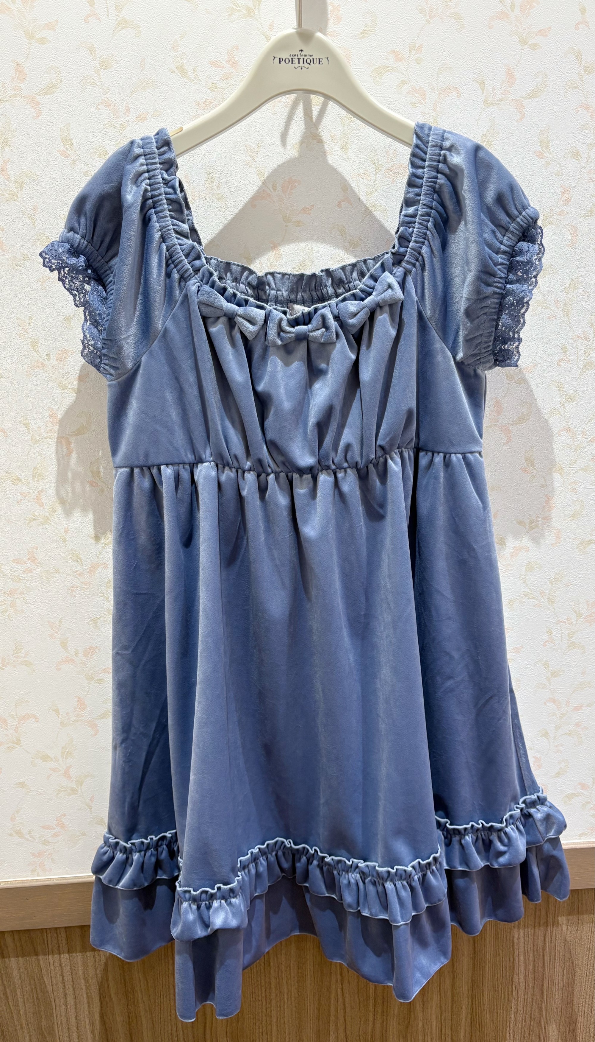 〘さりげないリボンがかわいい〙ベロアワンピース