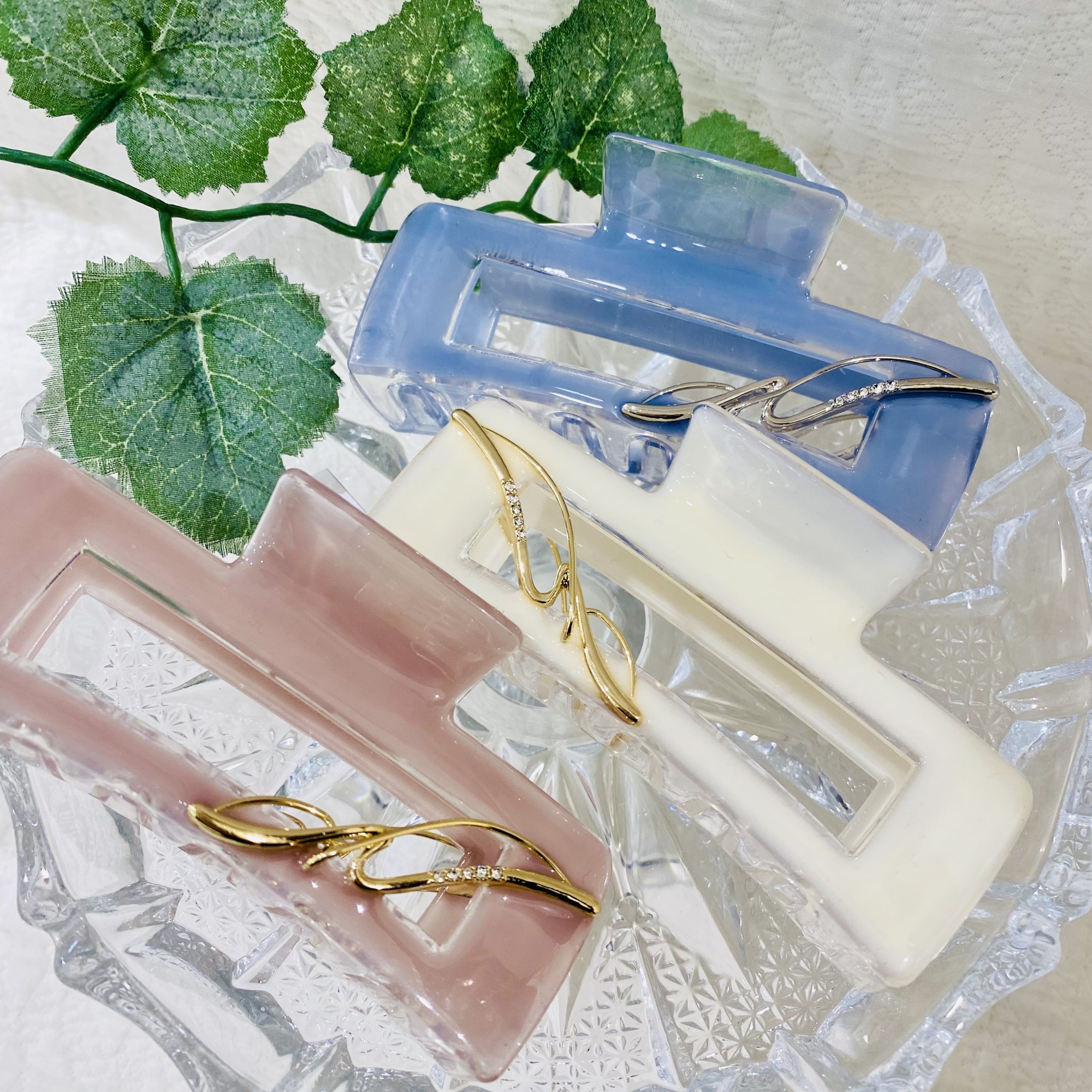 新作アイテム✨メタル付きカラーバンスクリップ🌸