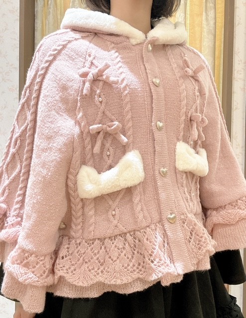 軽くてふわふわなニットケープ