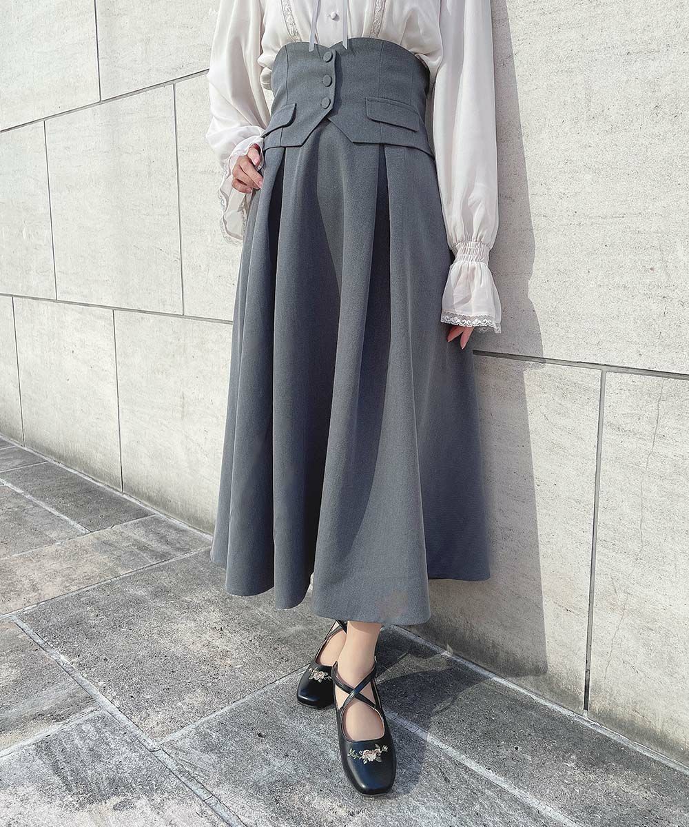 ジレ風のカットラインが効いたコルセットベルト付きのフレアースカート。