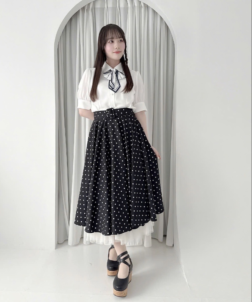 スカーフリボンがとびきりフレンチな印象のシャツ🎀