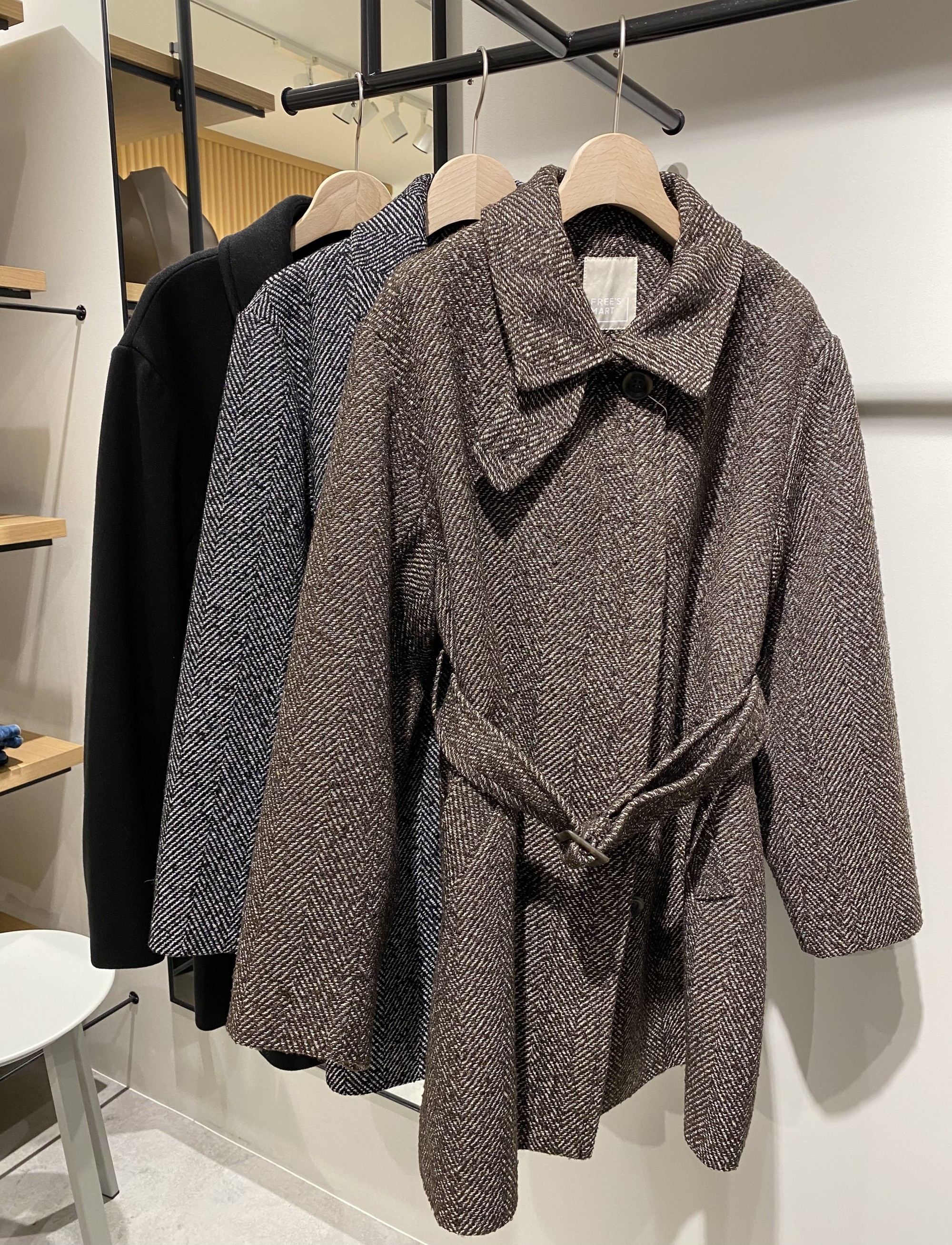 スタンドカラーミドル丈コートのご紹介☆