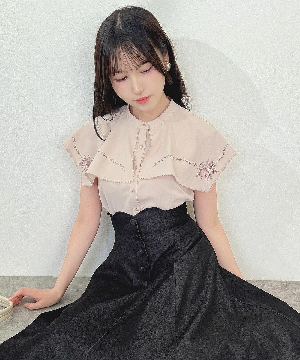 スクエア型のケープ衿がとびきりクラシカルなブラウス🥀