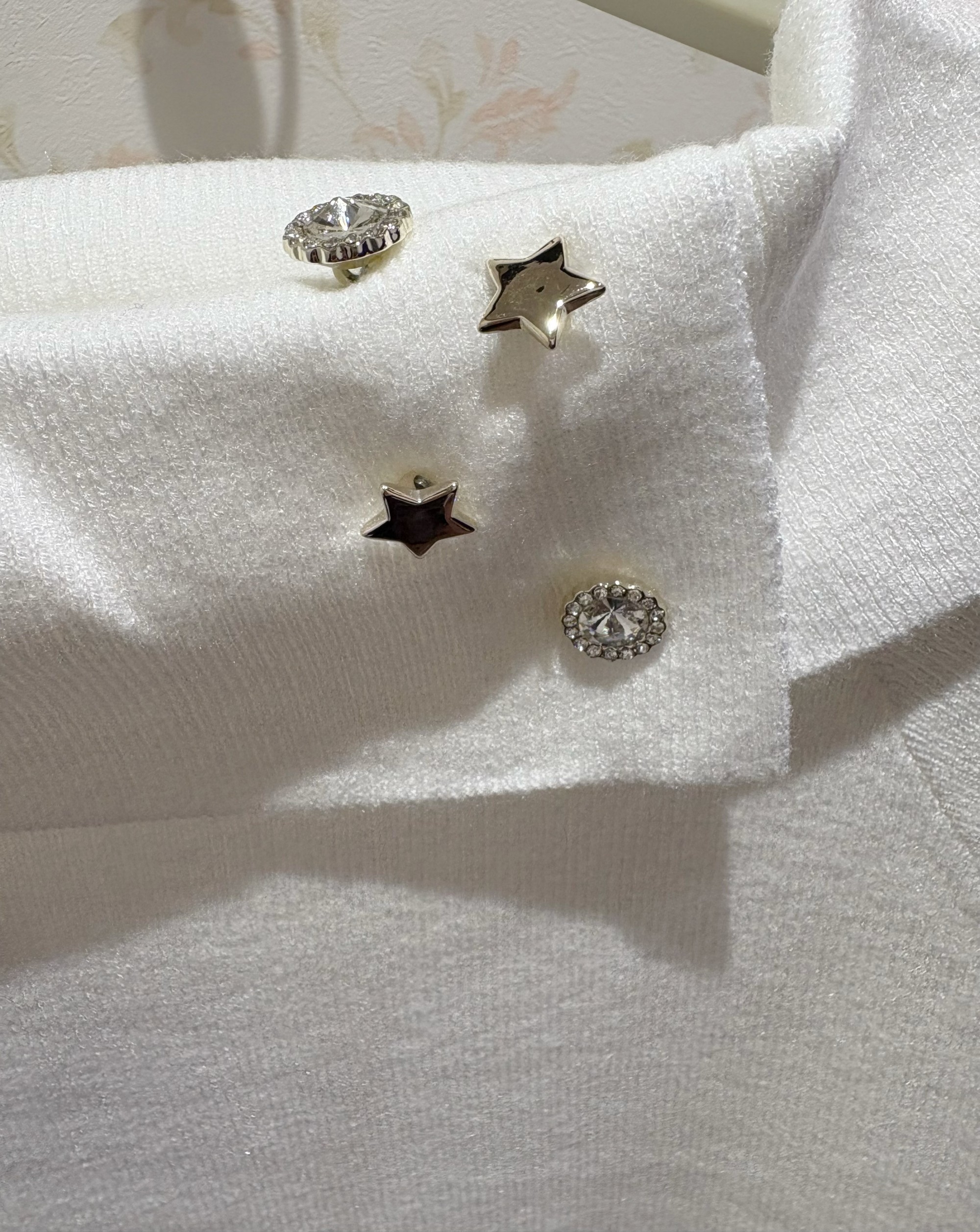 〘キラキラの刺繍とビジューが華やか〙ニットプルオーバー