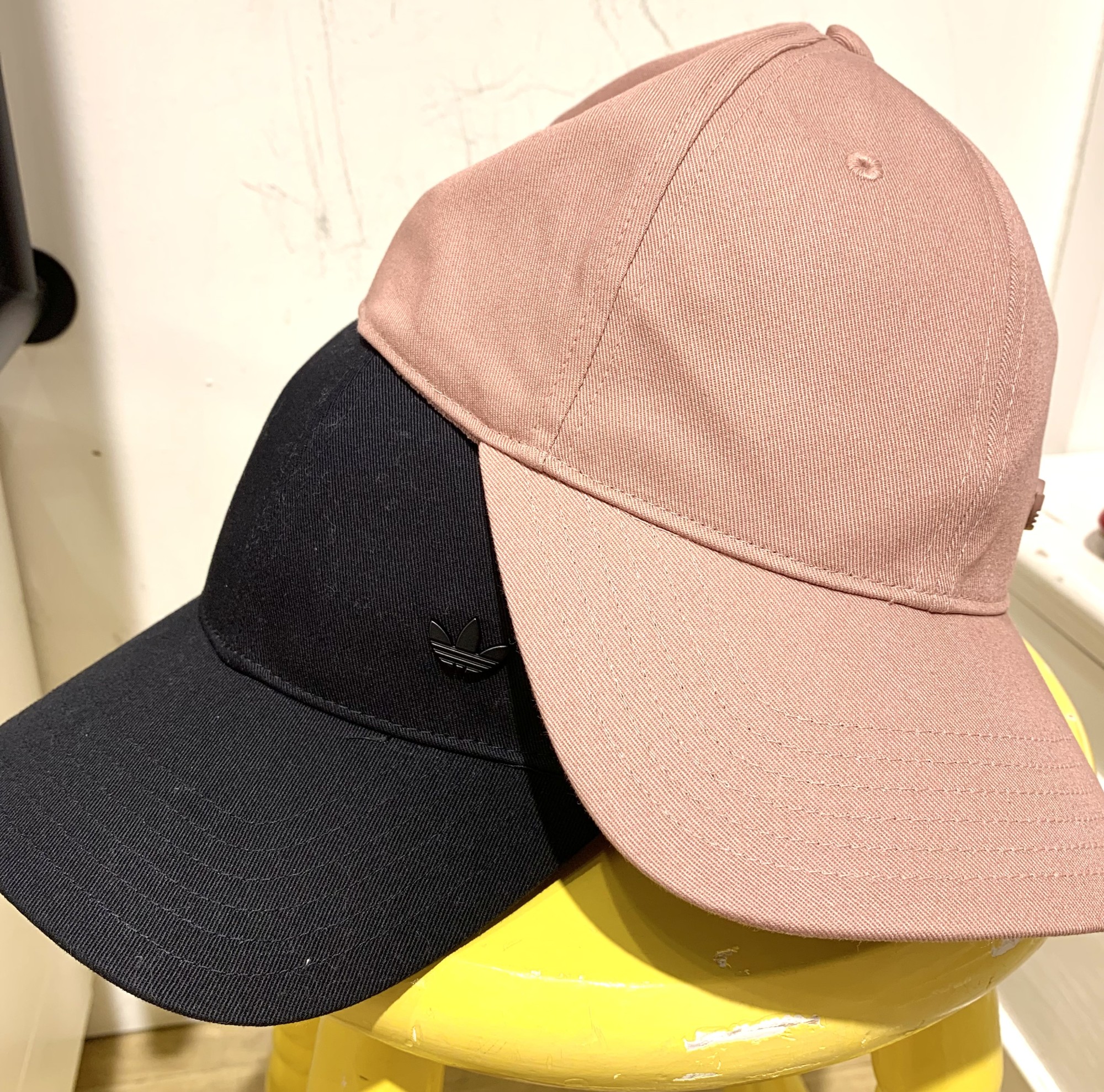 【控えめロゴがポイント🧢】adidasキャップ