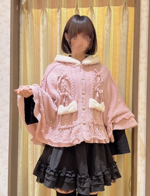 軽くてふわふわなニットケープ