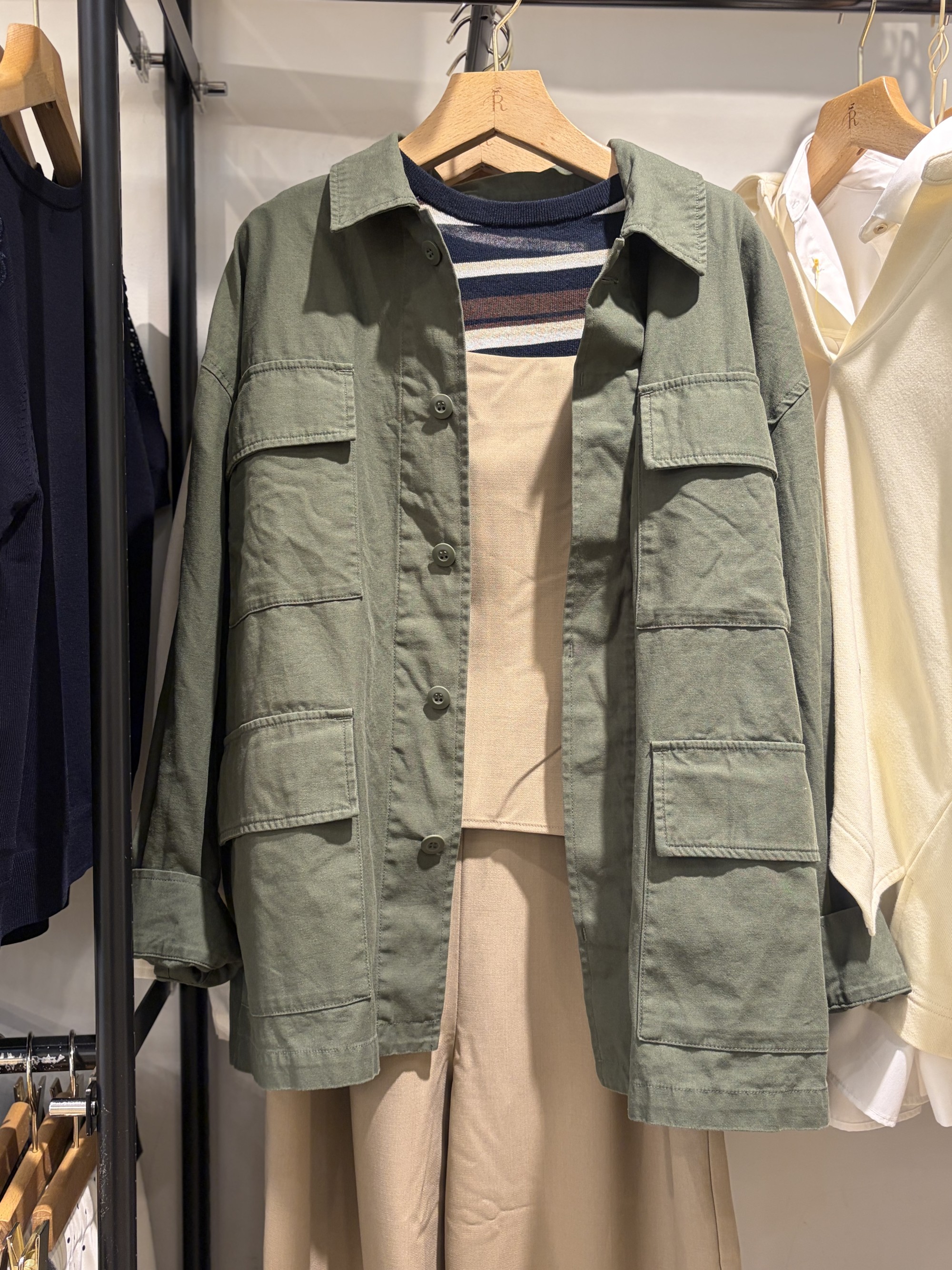 【軽やかで大人カジュアル】ミリタリーアウター