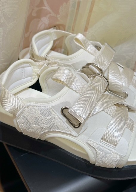 カジュアルな普段使いにピッタリなサンダル