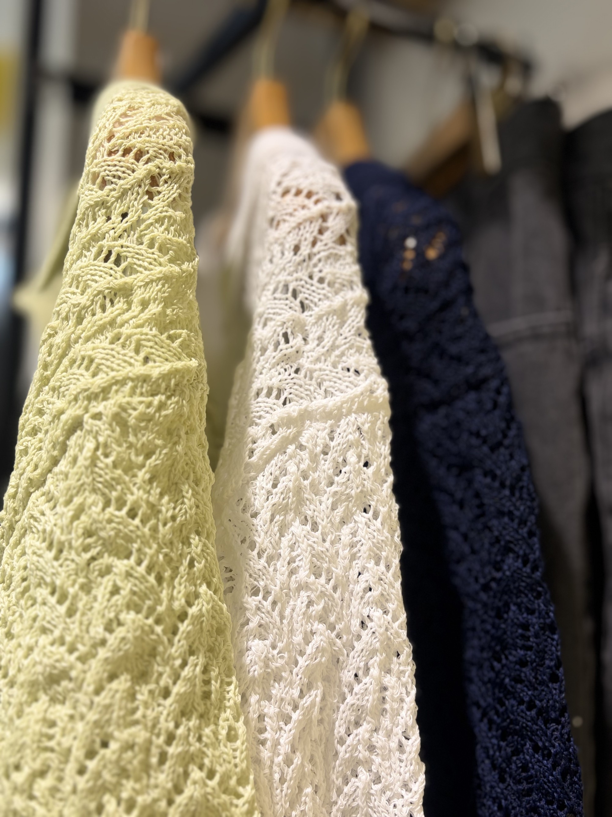 【甘さを抑えた、大人のキレイめスタイル】レースポロレースポロ】