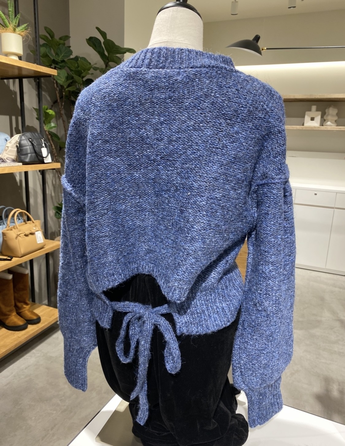 カラフル展開のバックリボンニットのご紹介