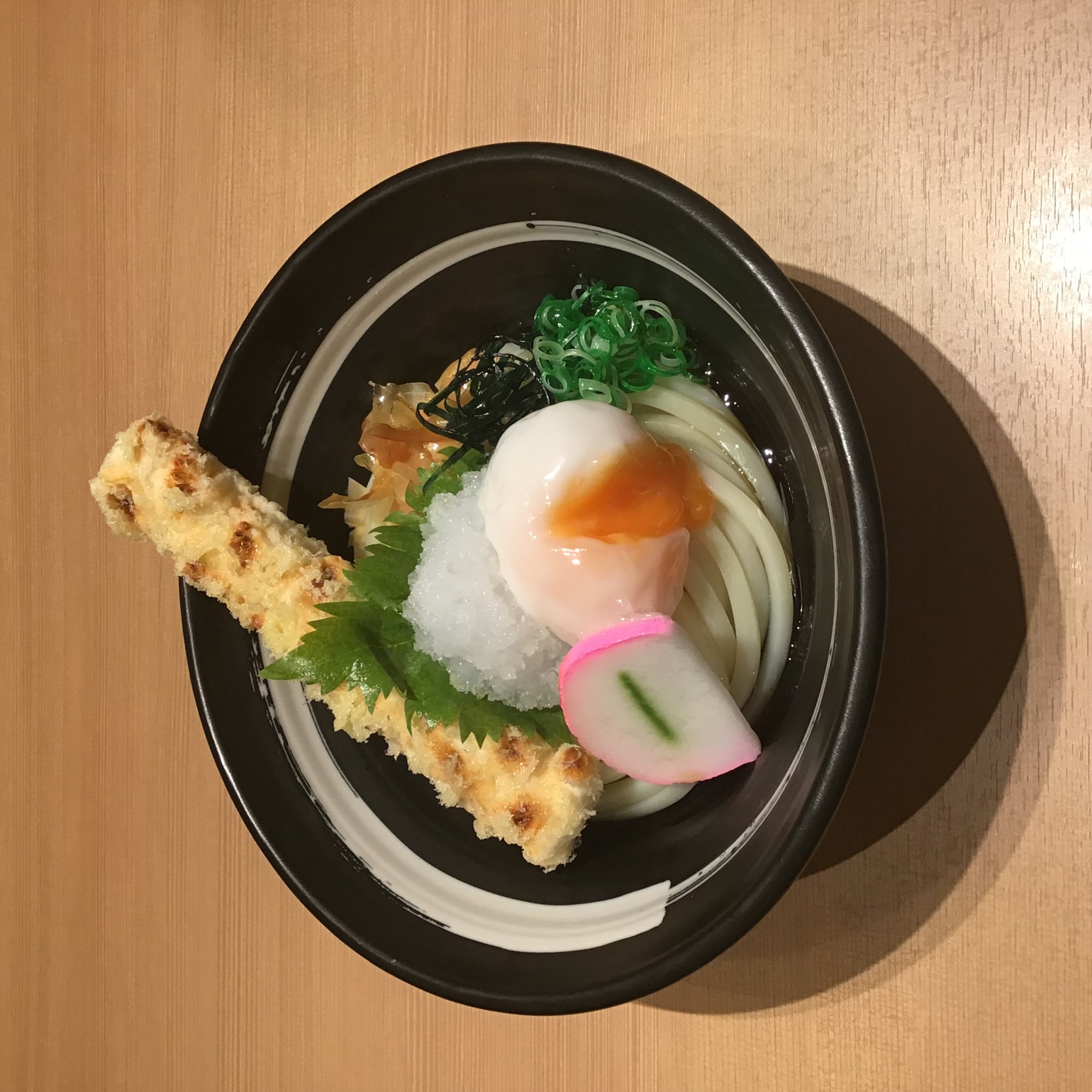 冷やしちくわ天温玉うどん