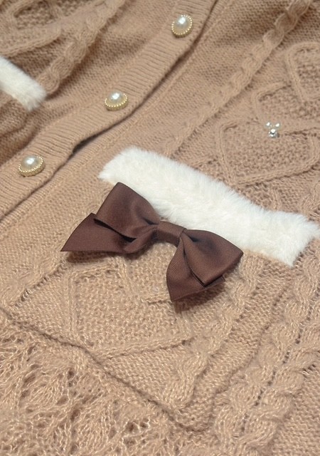 〘見た目も温かさも◎〙ガーリーなディティールがカワイイ！ニットケープ