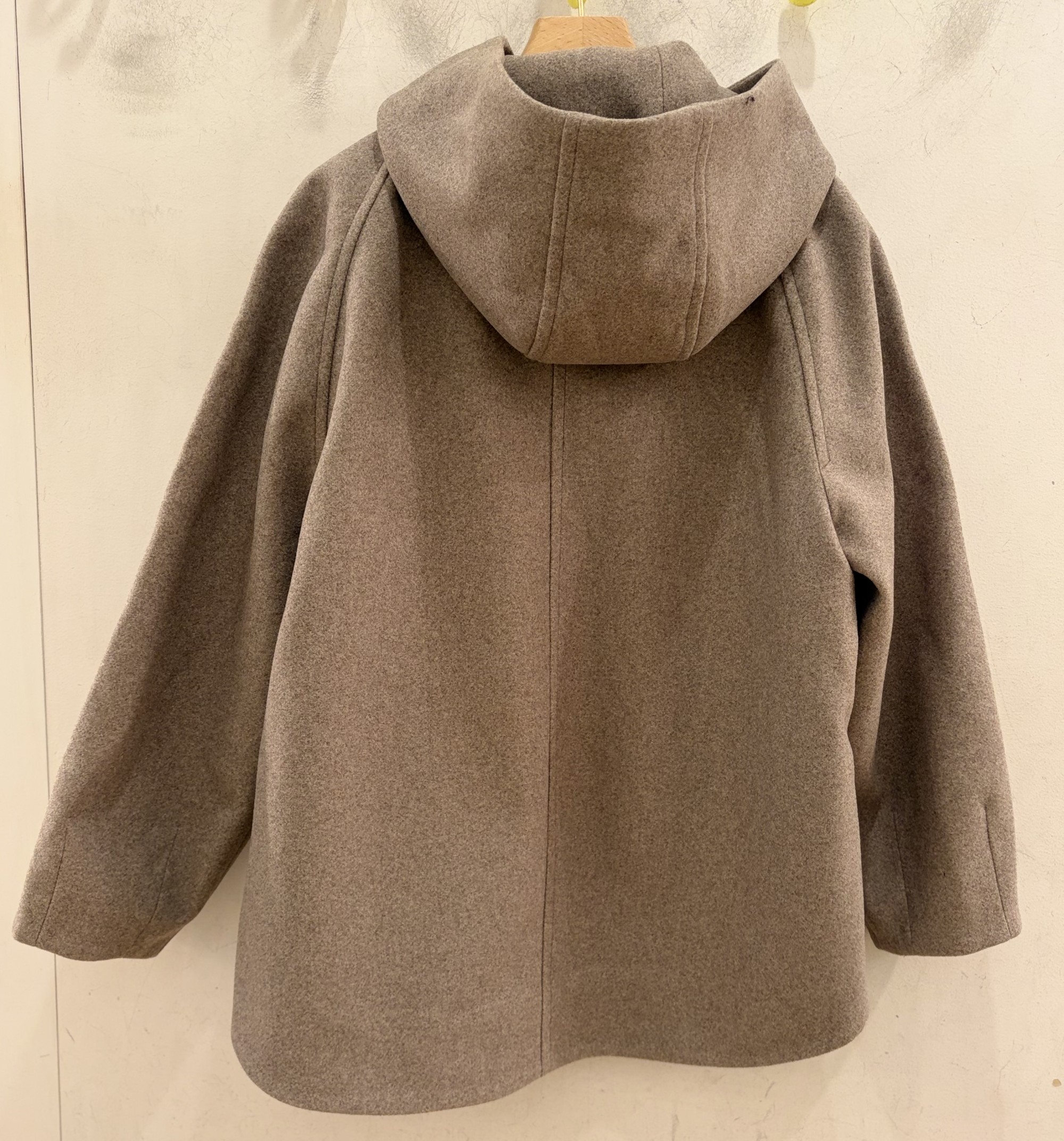 【厚みがあるのに軽い！】フーデッドブルゾン