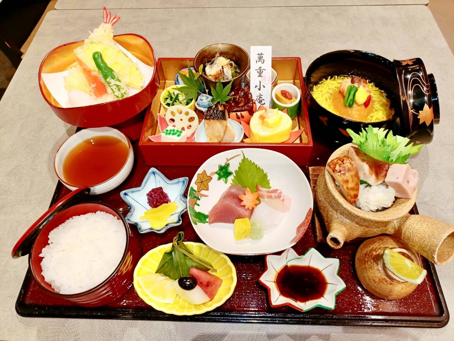 【萬重弁当 都】 ¥3,850 (税込)