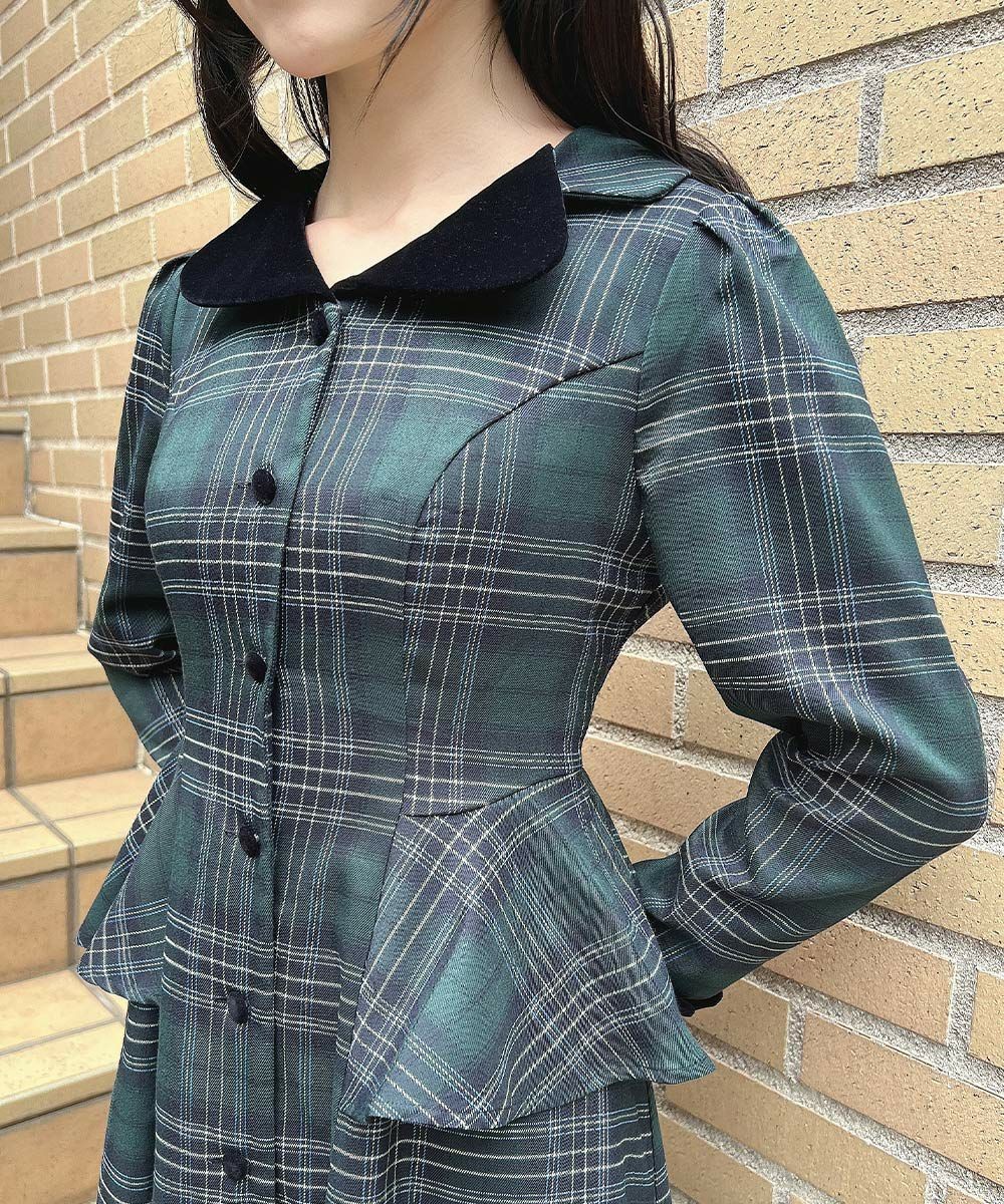 ペプラムシルエットがとびきりクラシカルなチェックワンピース👗
