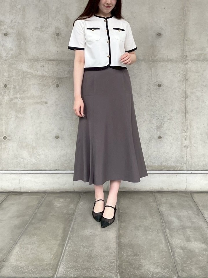 マーメイドスカートでキレイめコーデ