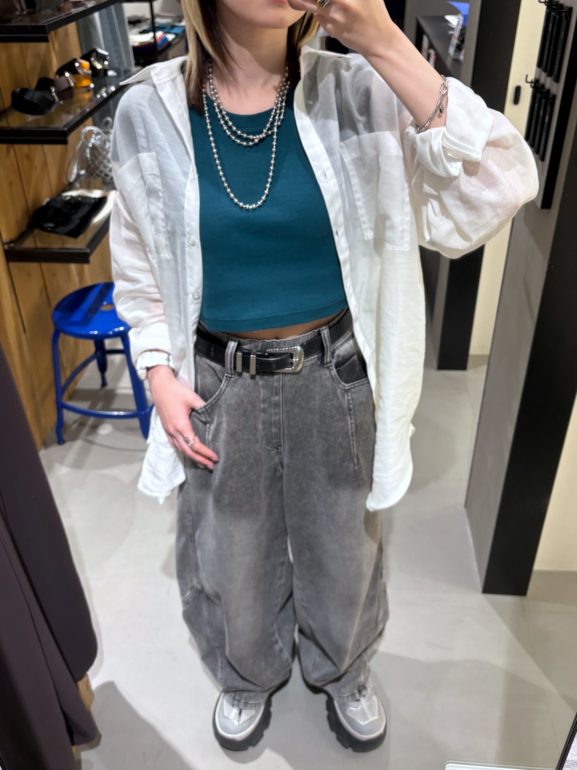 サッと羽織れるシャツアイテム💫