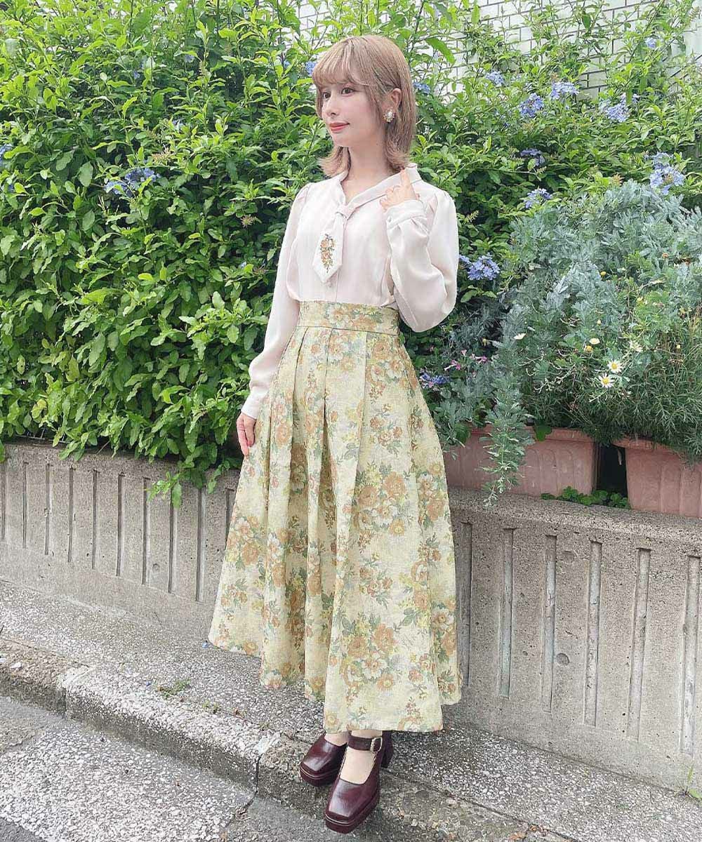 ゴブラン風のフラワープリントが華やかなスカート💐