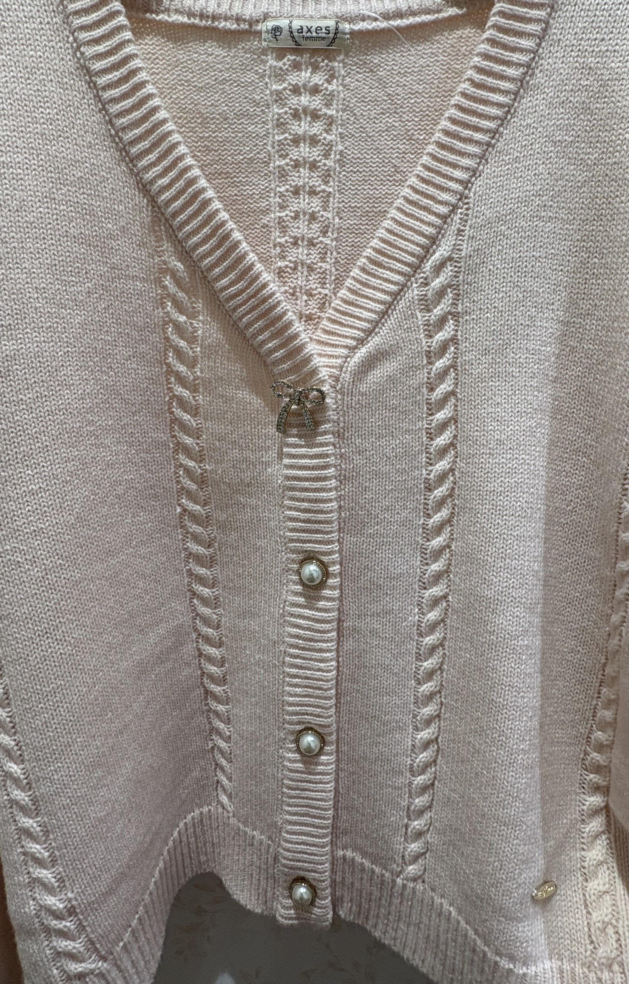 キラキラリボンがアクセントのニットカーディガン