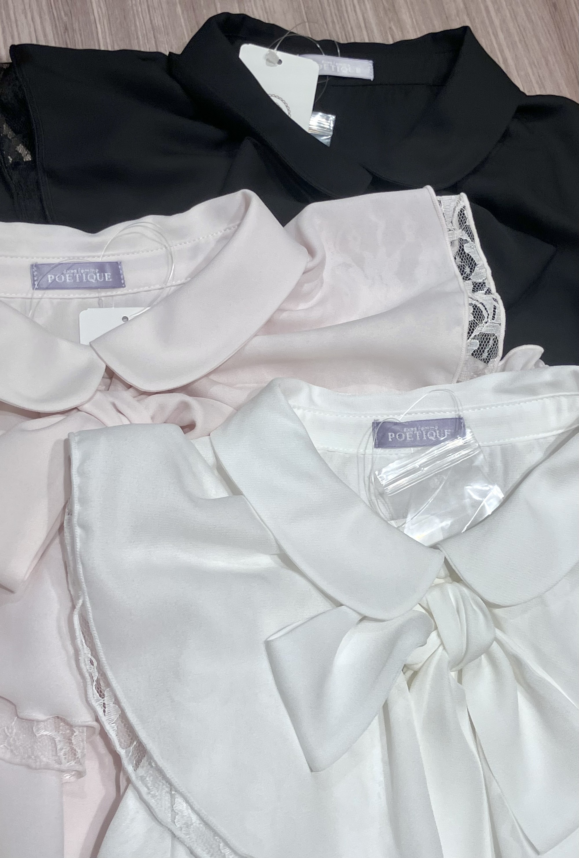 2WAYで楽しめるフリルブラウス