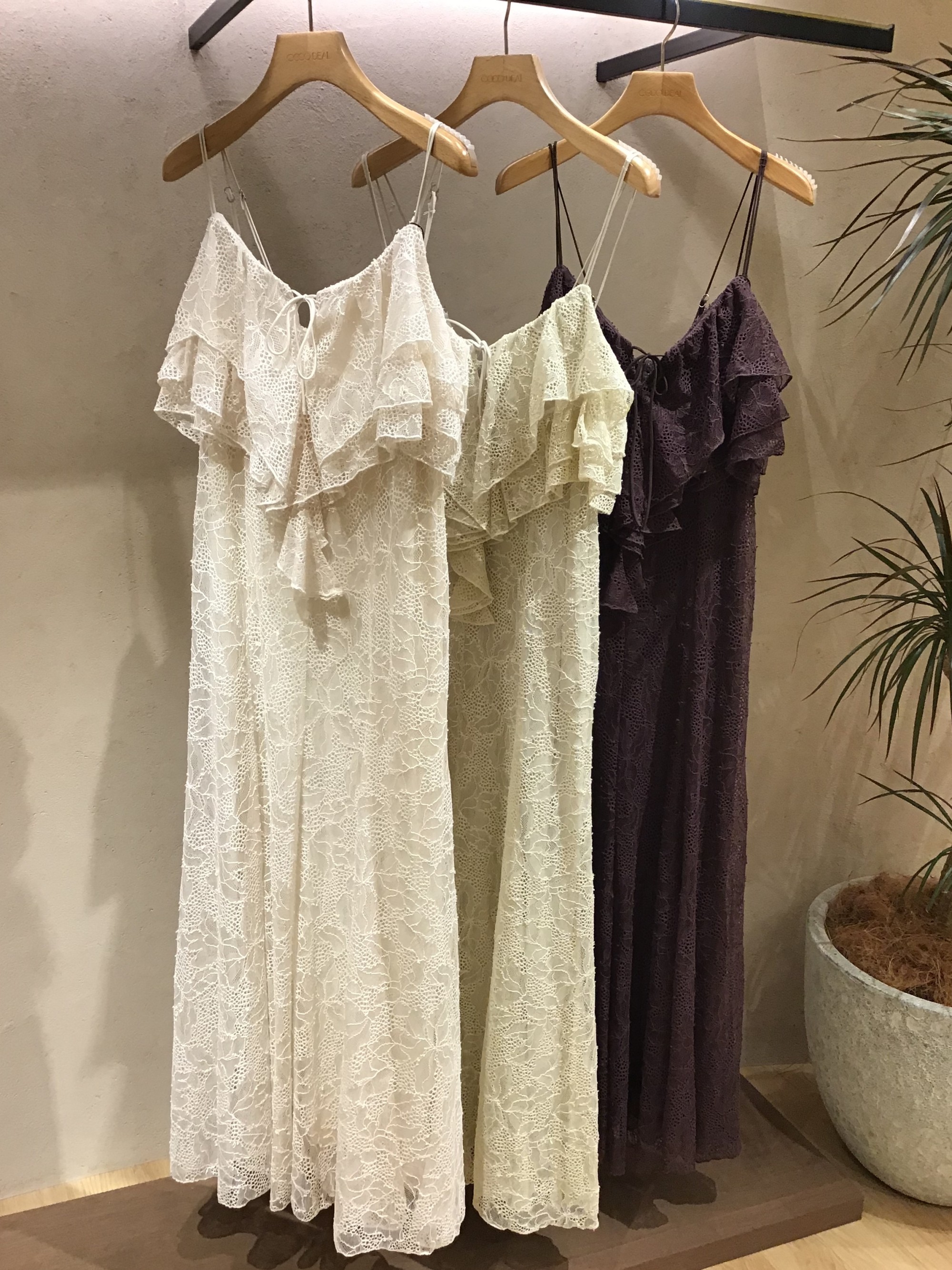 【新作入荷✨】レースラッフルキャミワンピース