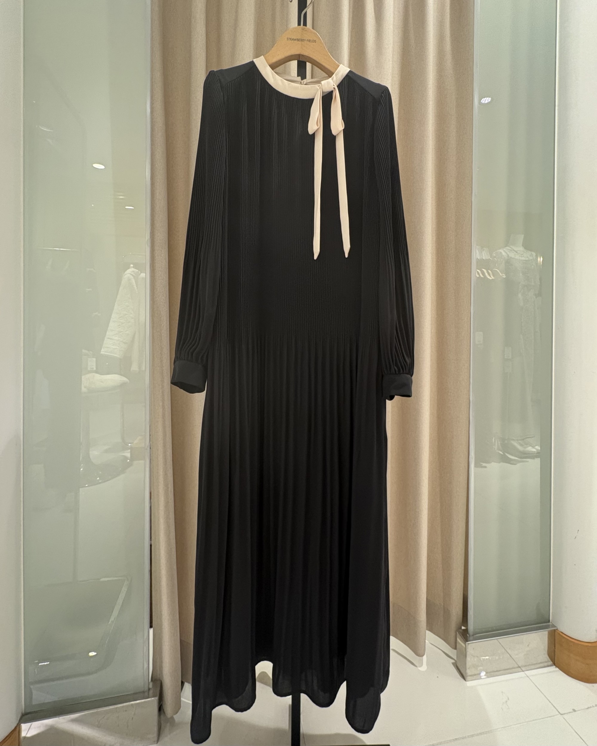 ボウタイプリーツワンピース