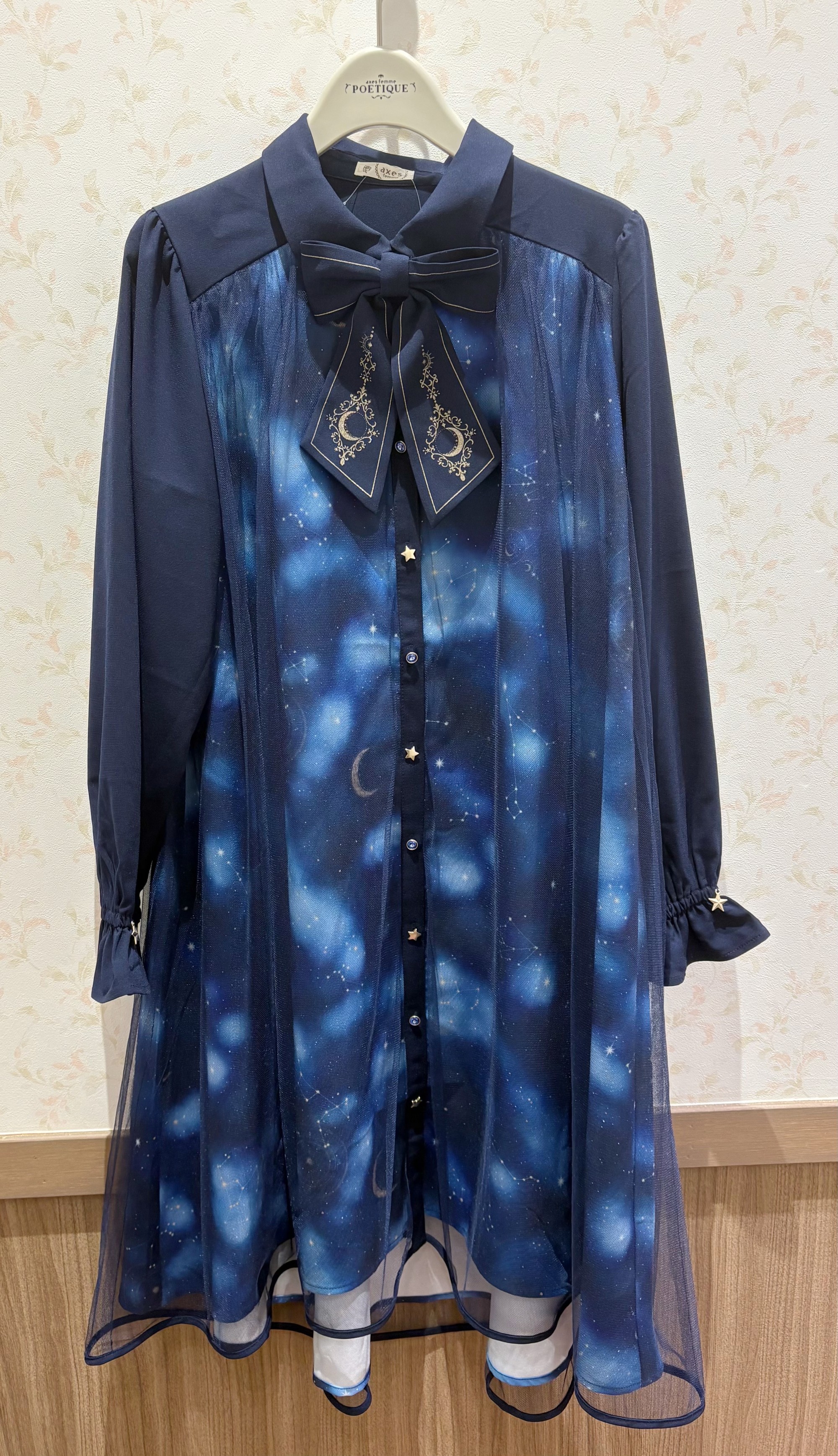 〘冬の夜空が広がる〙ワンピース