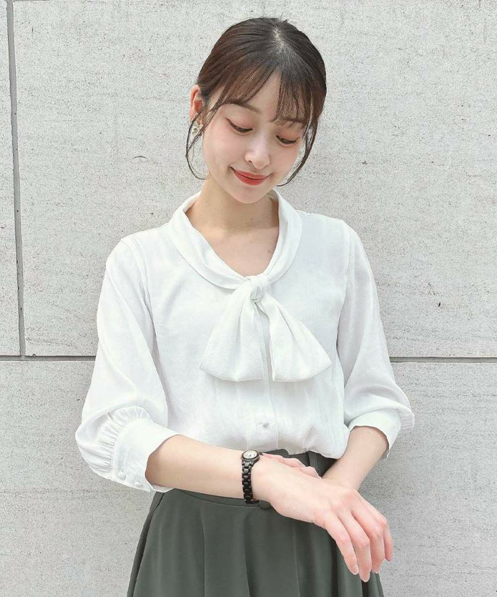 ショールカラーとボウタイがとびきりクラシカルなブラウス🌷