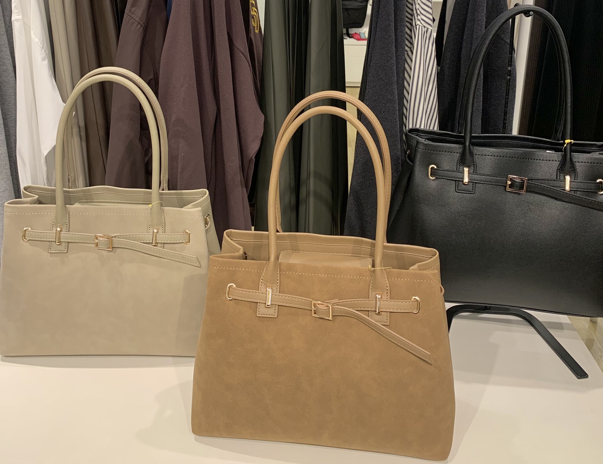 【持っておくと便利な上品トート】トートバッグ