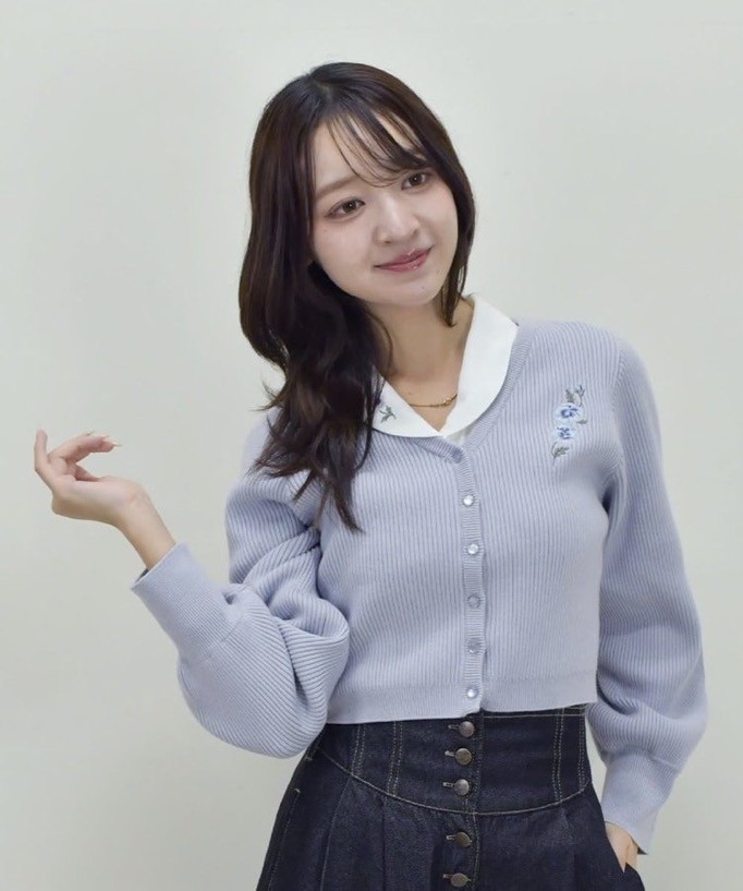 パンジー刺繍がワンポイントで目を惹くニットカーディガン🌷