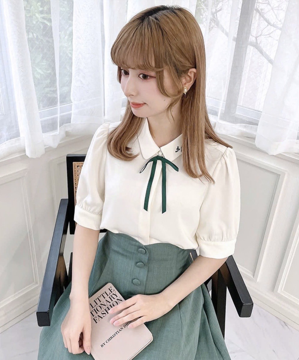 プレッピームード満点のリボンタイ付きのブラウス♡