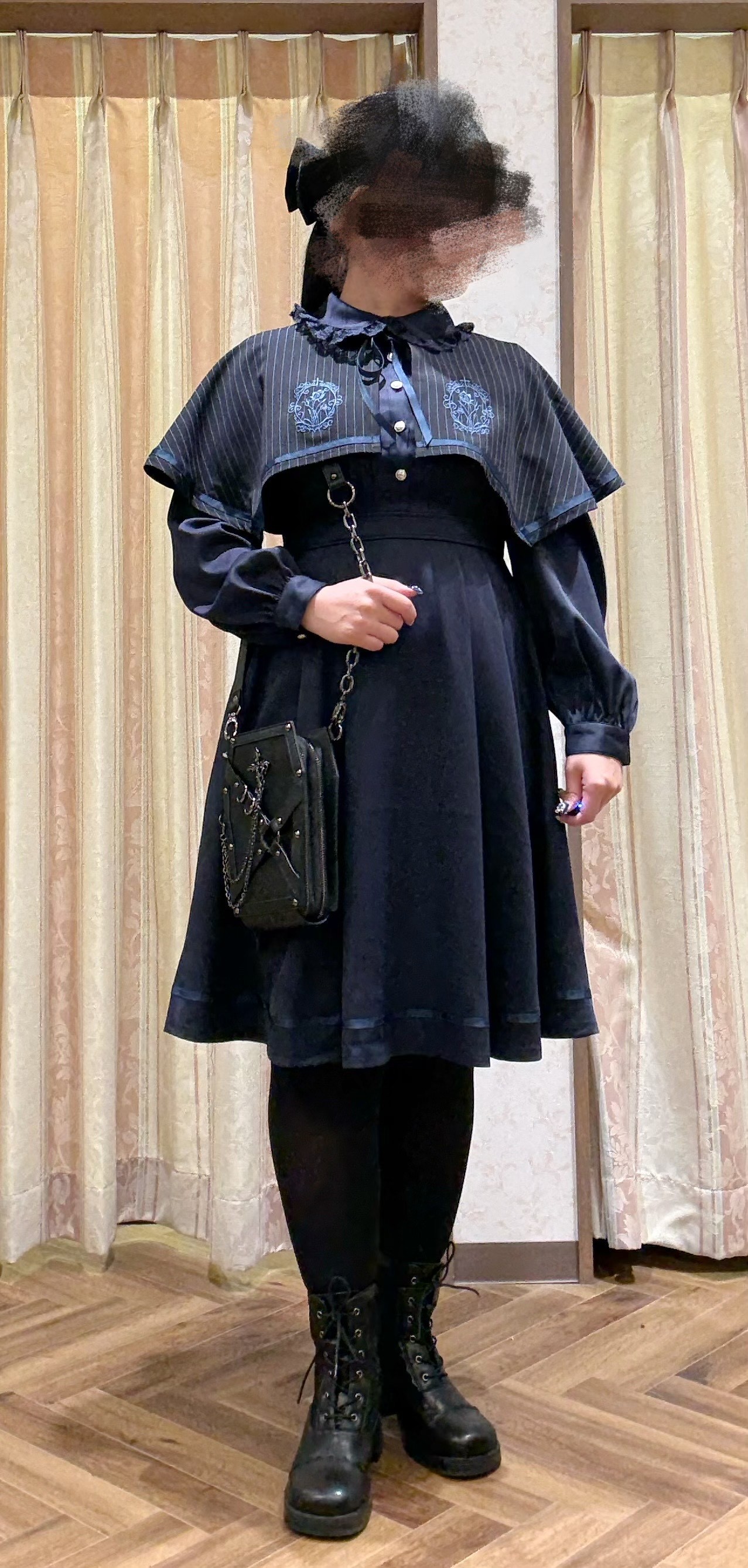 さりげなくダークなお出かけコーデ