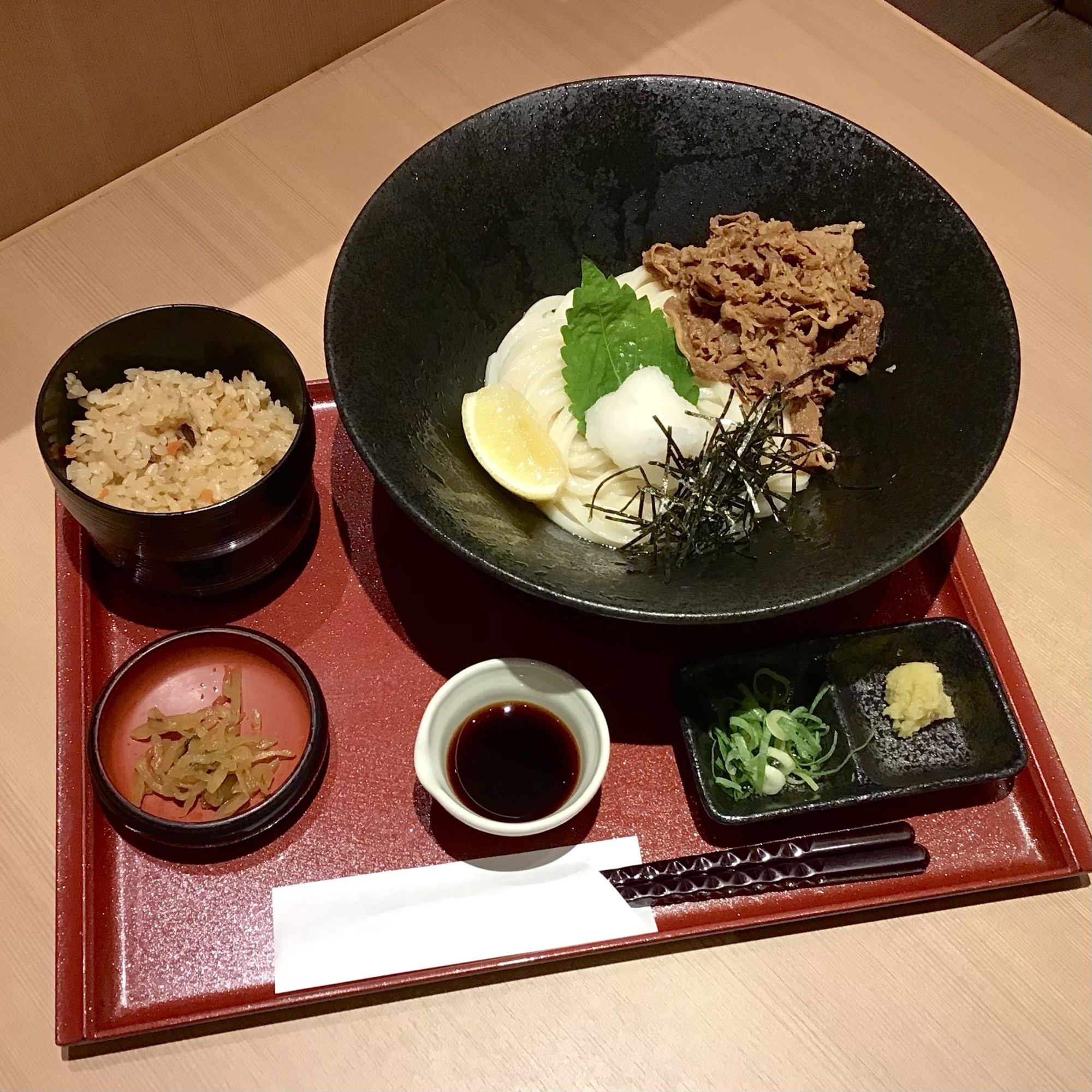 夏にぴったりの【牛肉だし醤油うどん】🌿