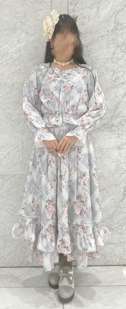 エレガントなフラワー柄のセットアップ