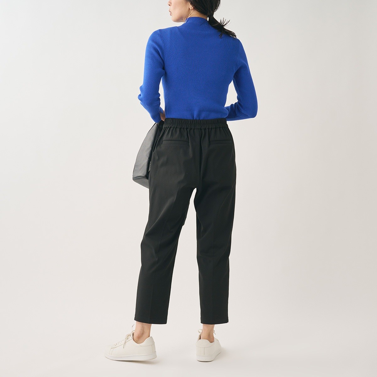 冬の定番！きれい見えと暖かを両立した美脚テーパードパンツ