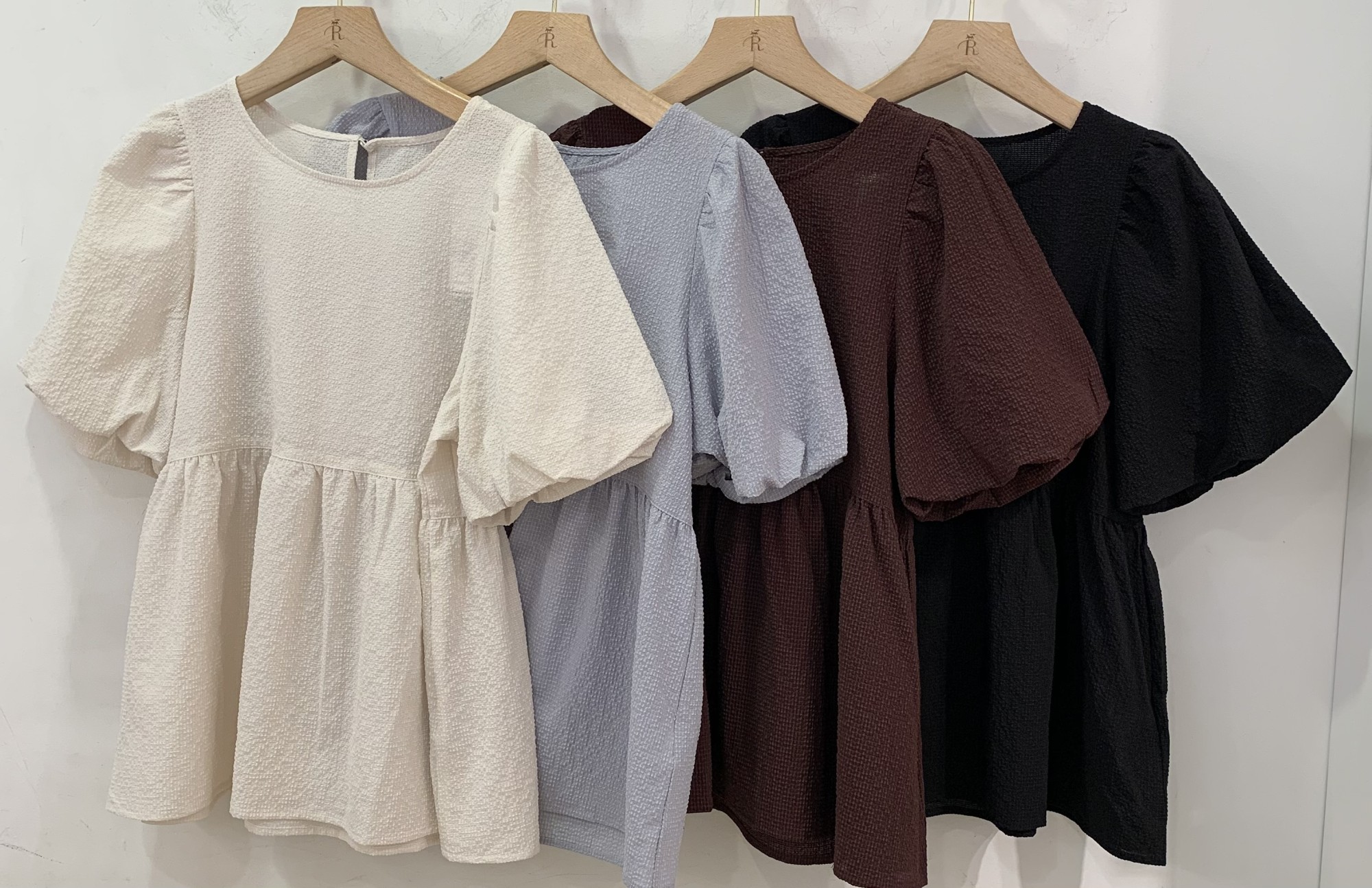 【ボリュームシルエットで夏スタイル◎】ペプラムブラウス
