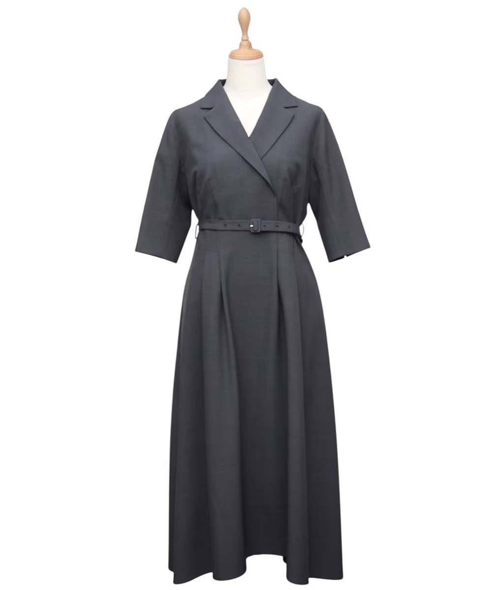 一枚で主役！配色ポイントのカフスデザインワンピース🌼