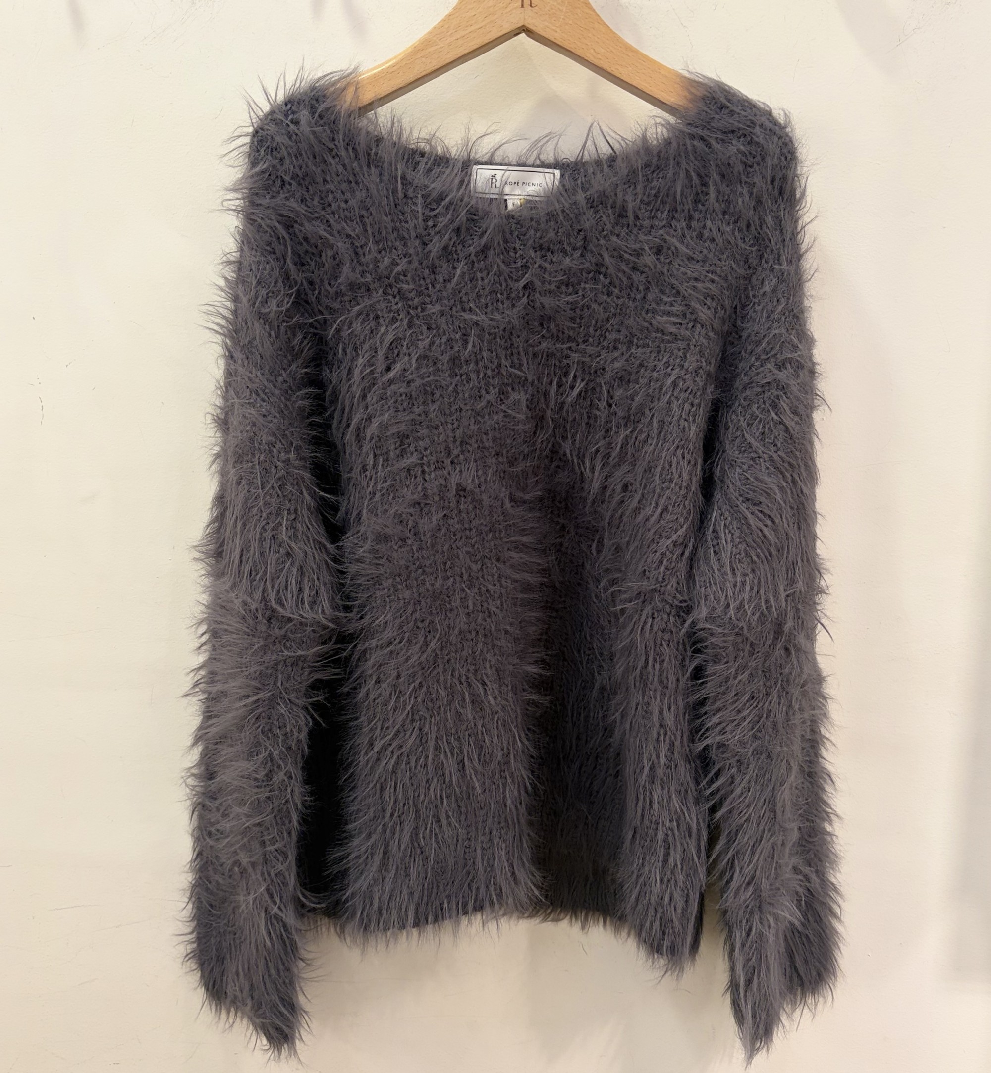 【ふわふわ、なのに甘すぎない】フェザーニット