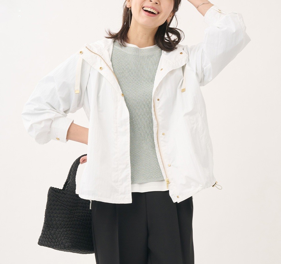 軽やか素材ときれいめデザインを組み合わせた、春のフードジャケット