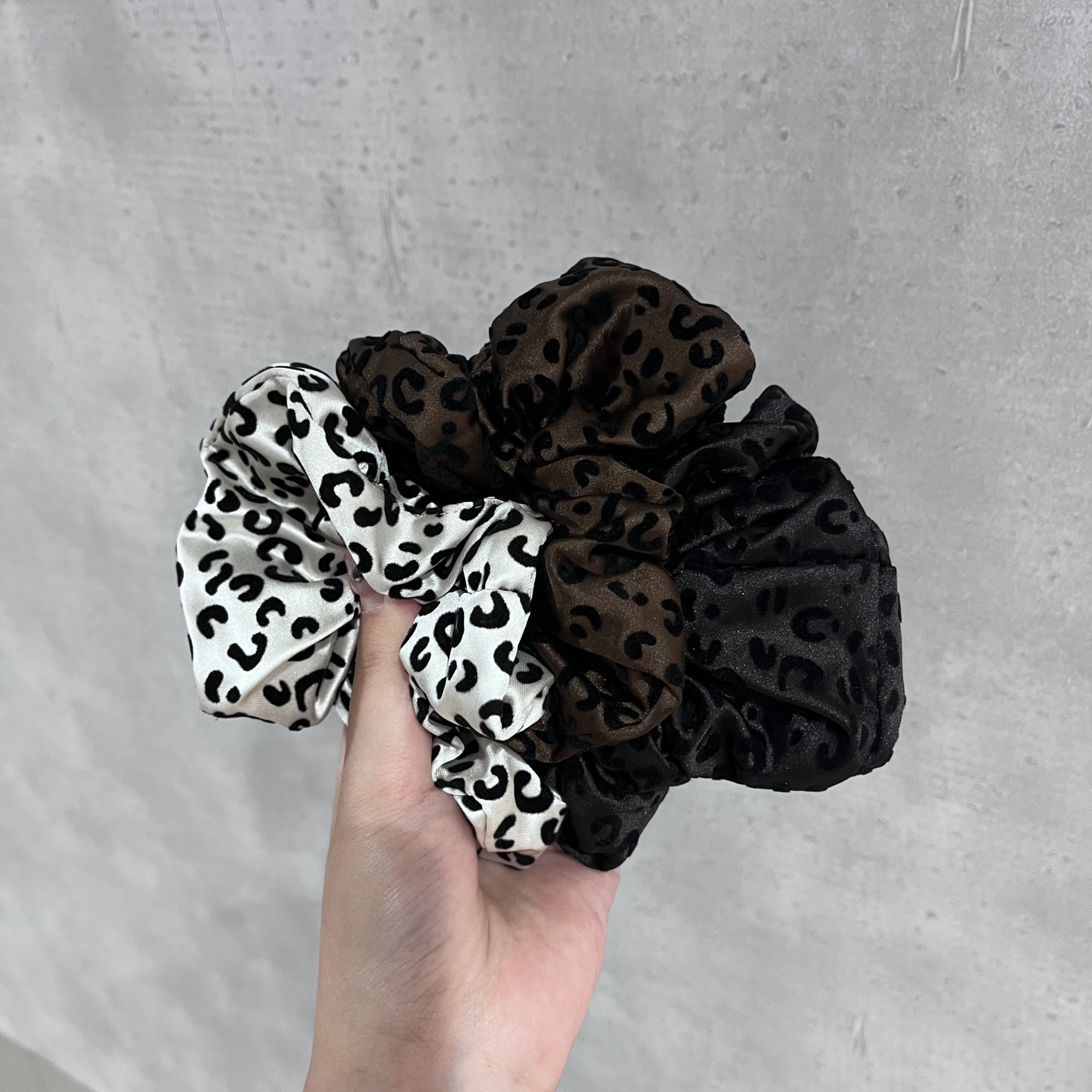再入荷シュシュ