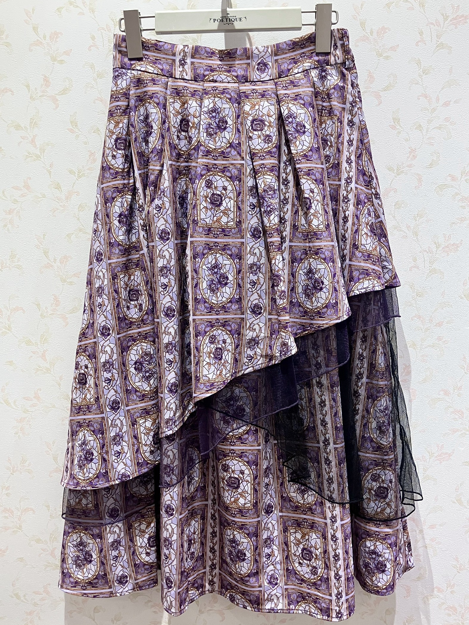 《華やかなステンドグラス柄で冬の主役に》大注目のスカート