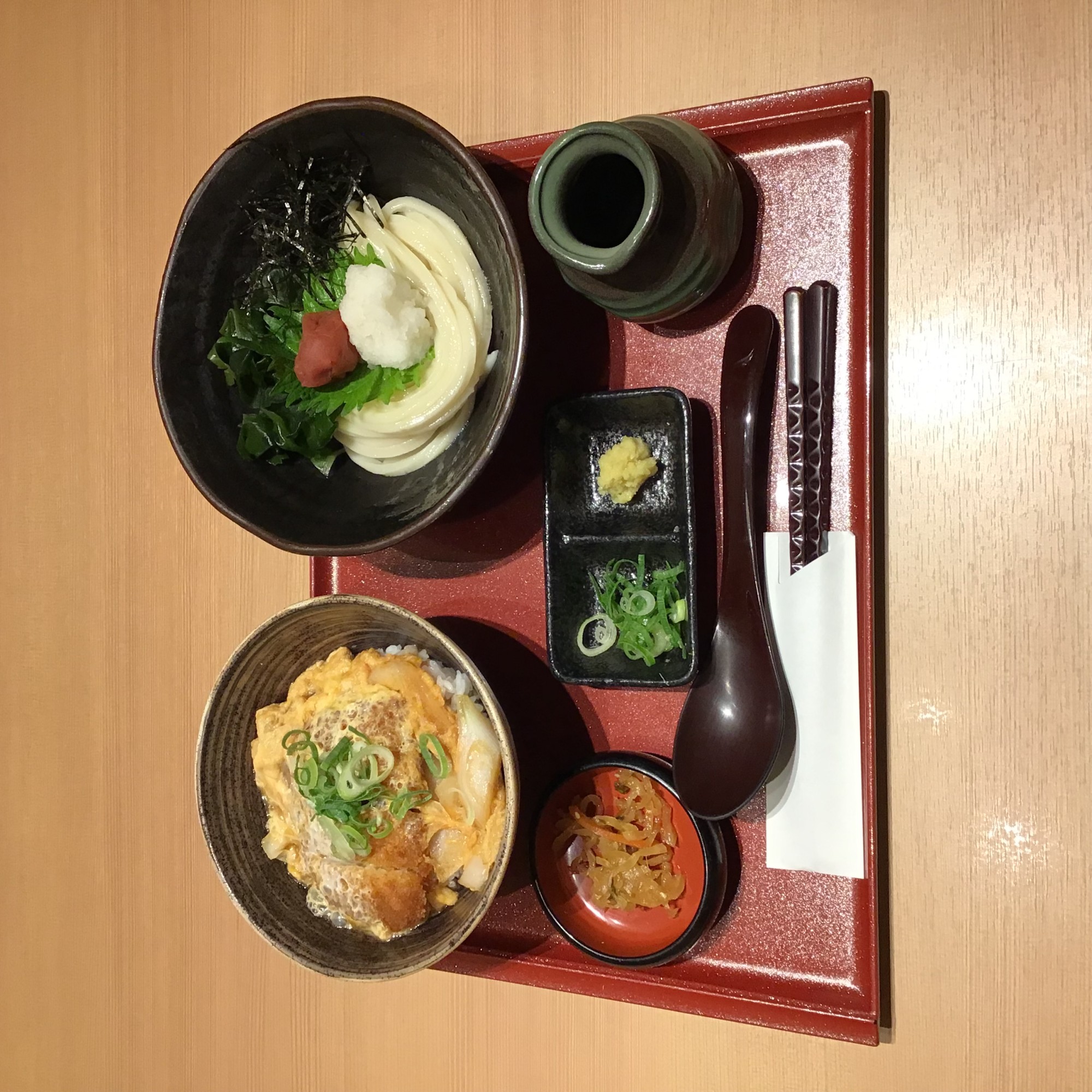 お好みの丼と小うどんが選べる定食✨