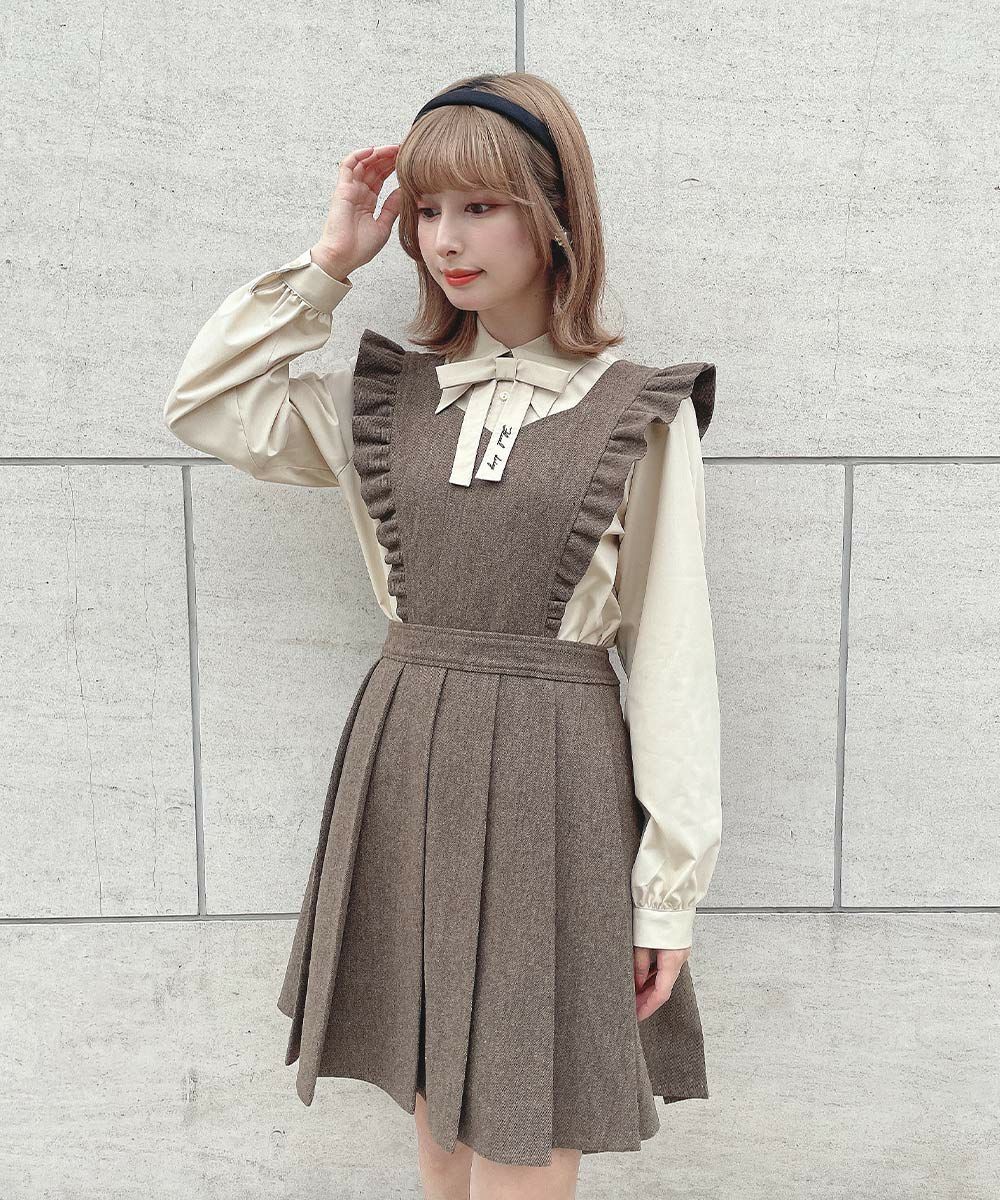 エプロン風のシルエットがとびきりキャッチーなジャンスカ🤎