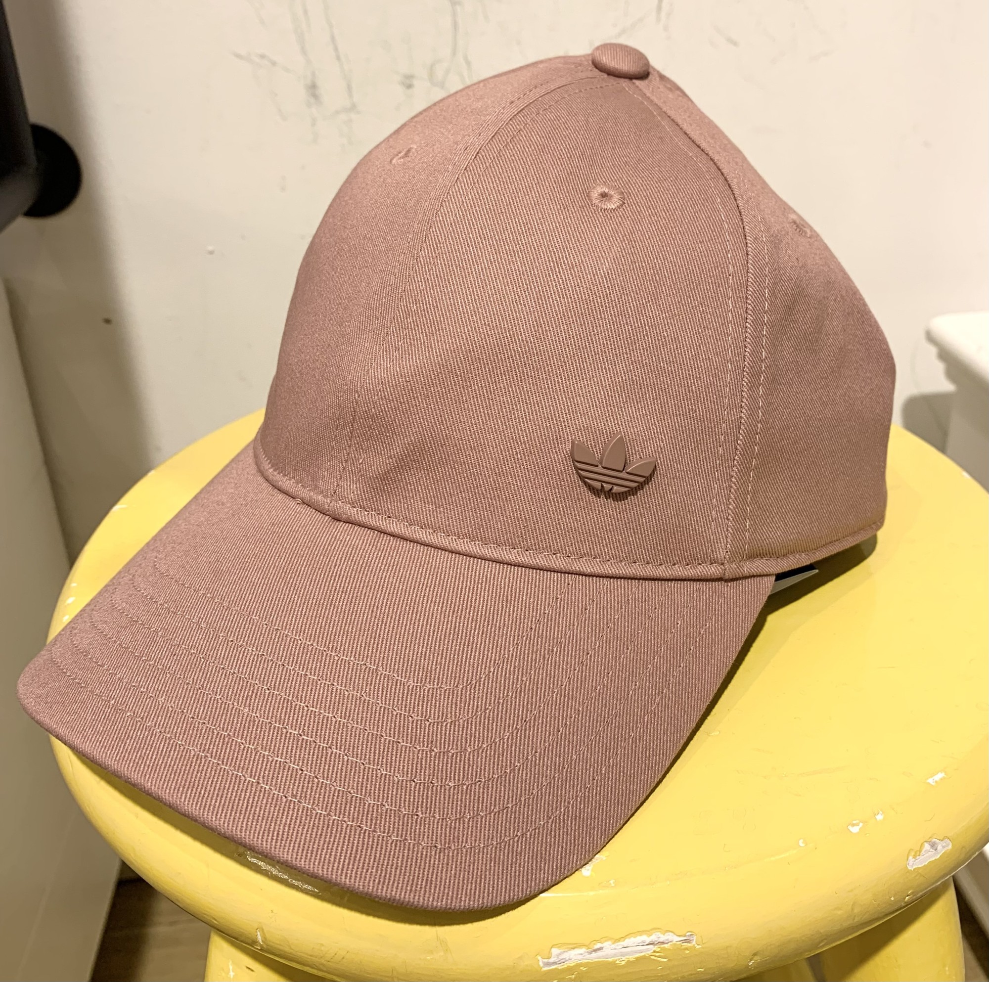 【控えめロゴがポイント🧢】adidasキャップ