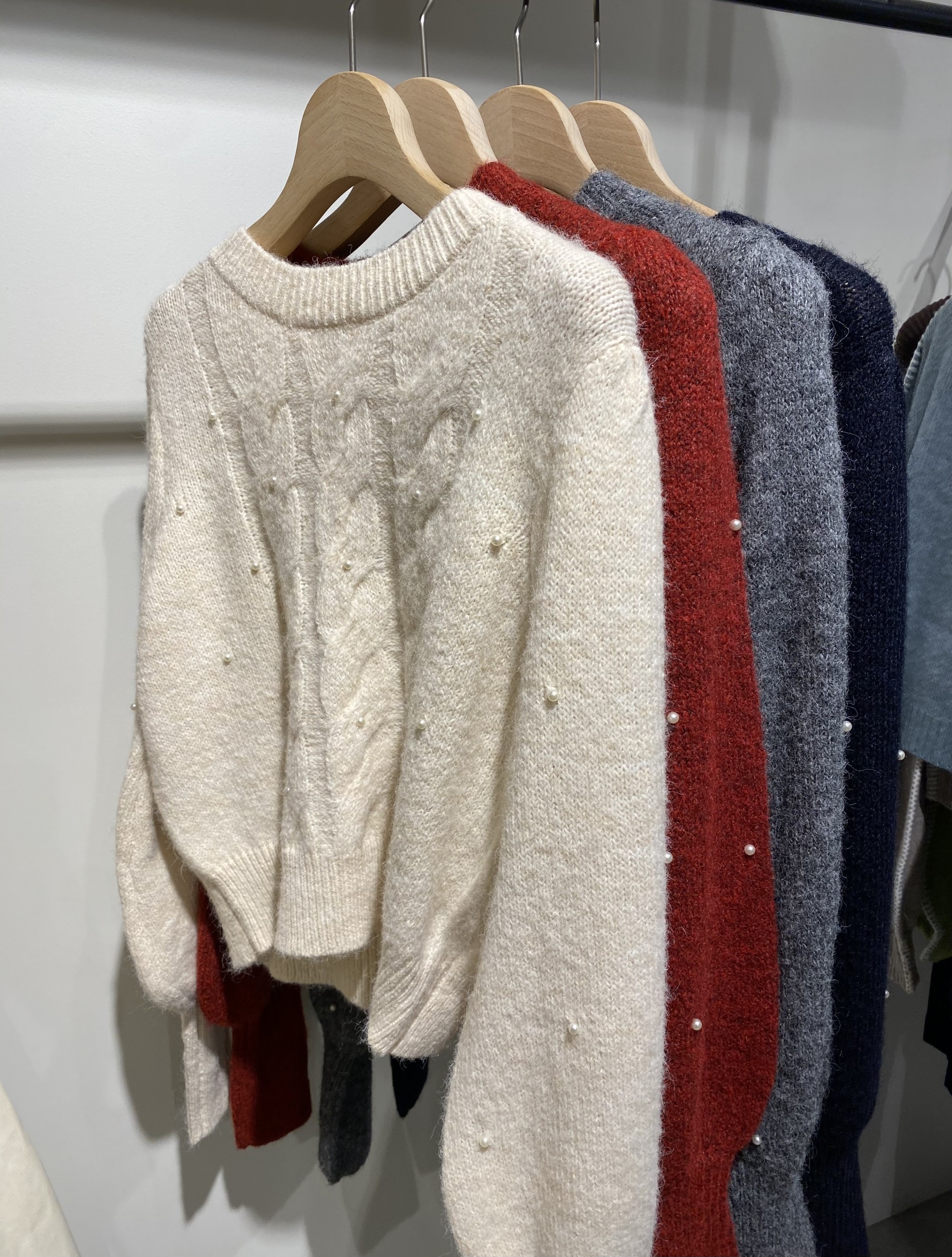 クリスマスを見据えたニットのご紹介🎄