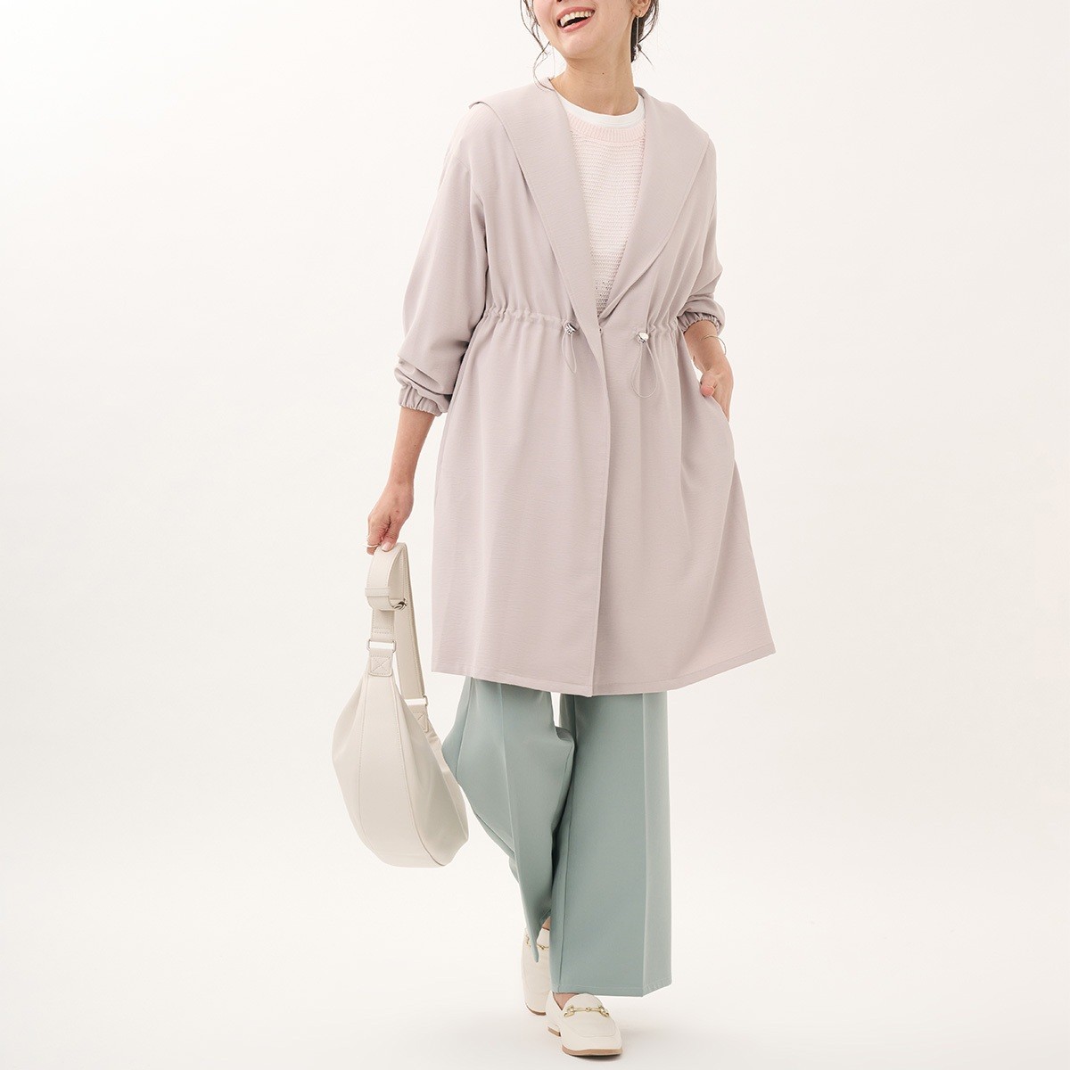 👗カーディガン感覚で季節の変わり目に重宝する、ガウンライクなハーフコート👗