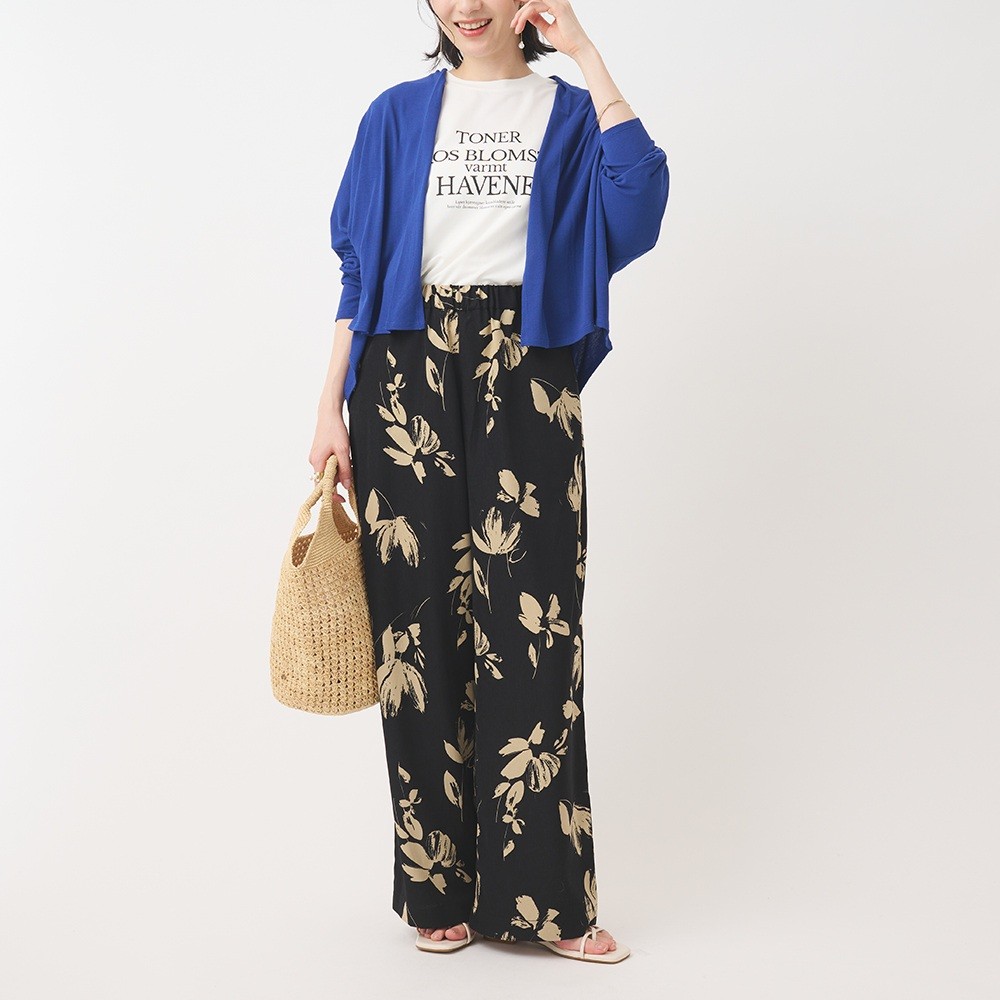 羽織るだけで、UVケアできるシアーカーディガン