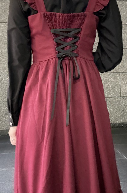 シックな雰囲気のスタイルアップコーデ